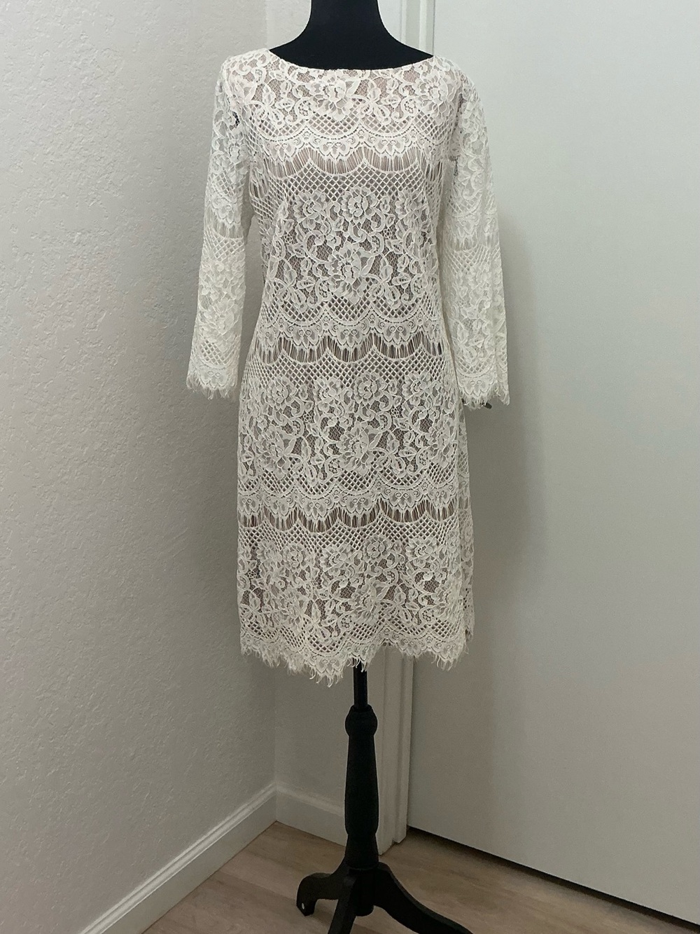 Elegant Jessica Howard White Lace Long-Sleeve Shift Dress